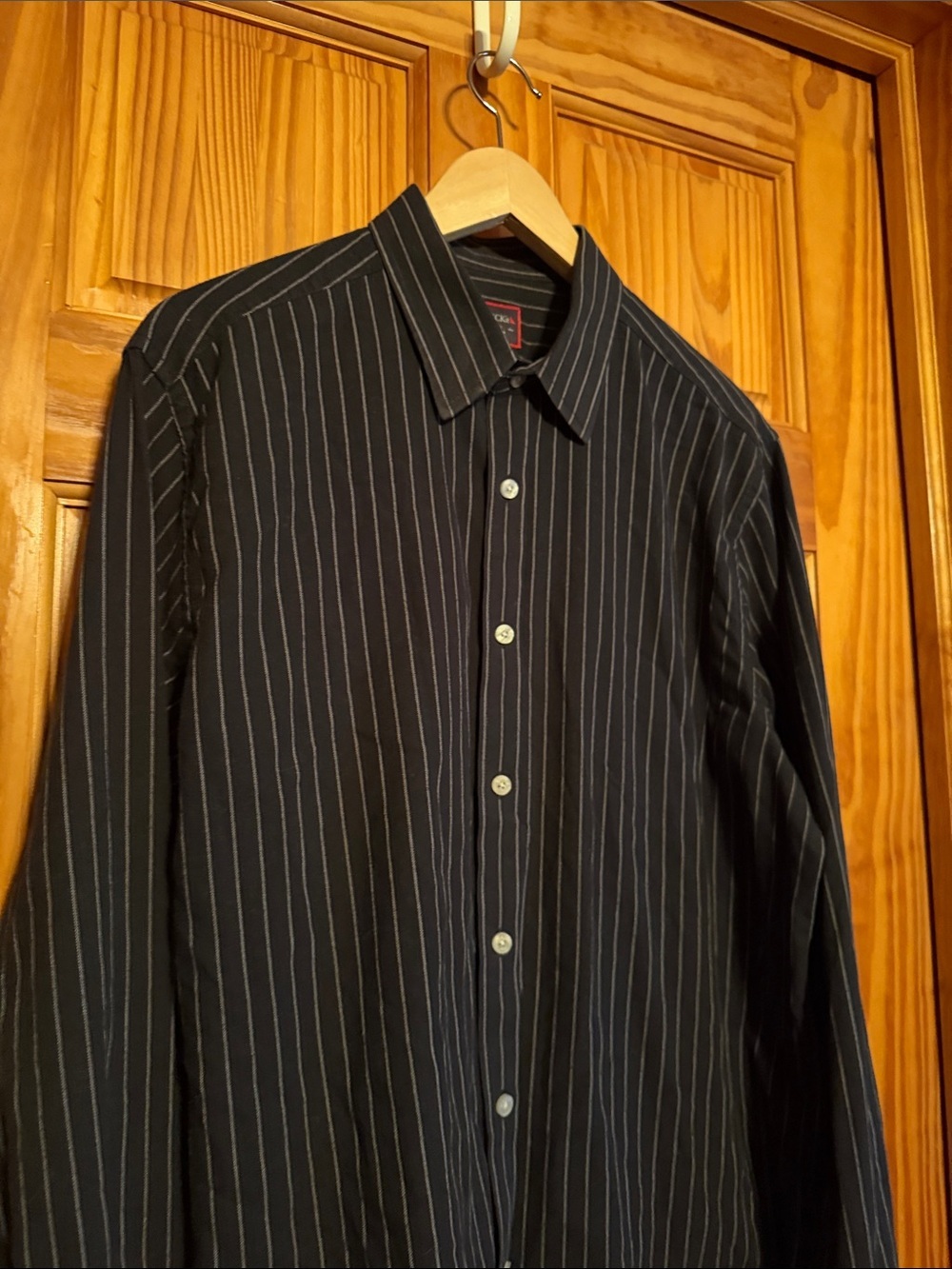 UNTUCKit Men's Black Shirt with White Pinstripes - Picture 4 of 10